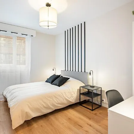 Grand 4 Avec Cinema Dans Centre *