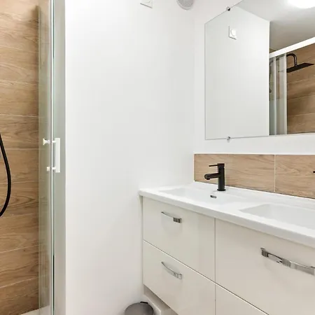 Grand 4 Avec Cinema Dans Centre *