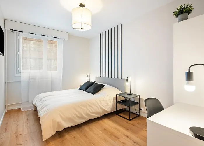 Grand 4 Avec Cinema Dans Centre *