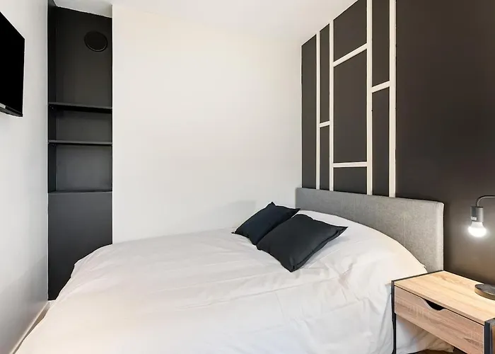 Grand 4 Avec Cinema Dans Centre *